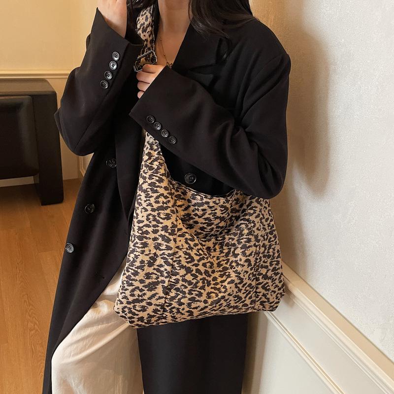 Leopard print tote bag women's large capacity 2025 autumn new retro niche casual shoulder bag trendy fashion underarm bag