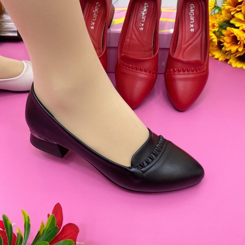Leather Low-heeled Single Shoes Women's 2025 New Versatile Comfortable Shallow Pointed Small Leather Shoes Fashion Trend Middle-aged Heels