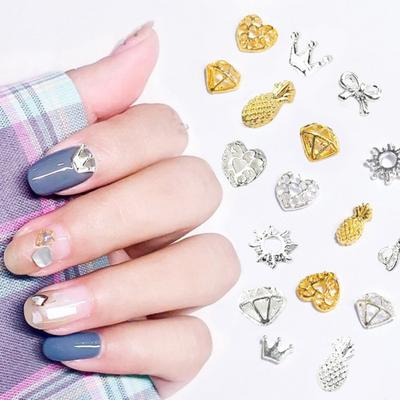 50 sztuk DIY zdobienie paznokci dekoracje 3D serce korona kokarda czaszka ananas stop Charms Retro naszyjnik artystyczny do paznokci biżuteria akcesoria materiały do ​​Manicure