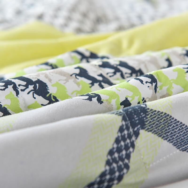 All-Season Cool Polyester Comforter with Galloping Horse Pattern