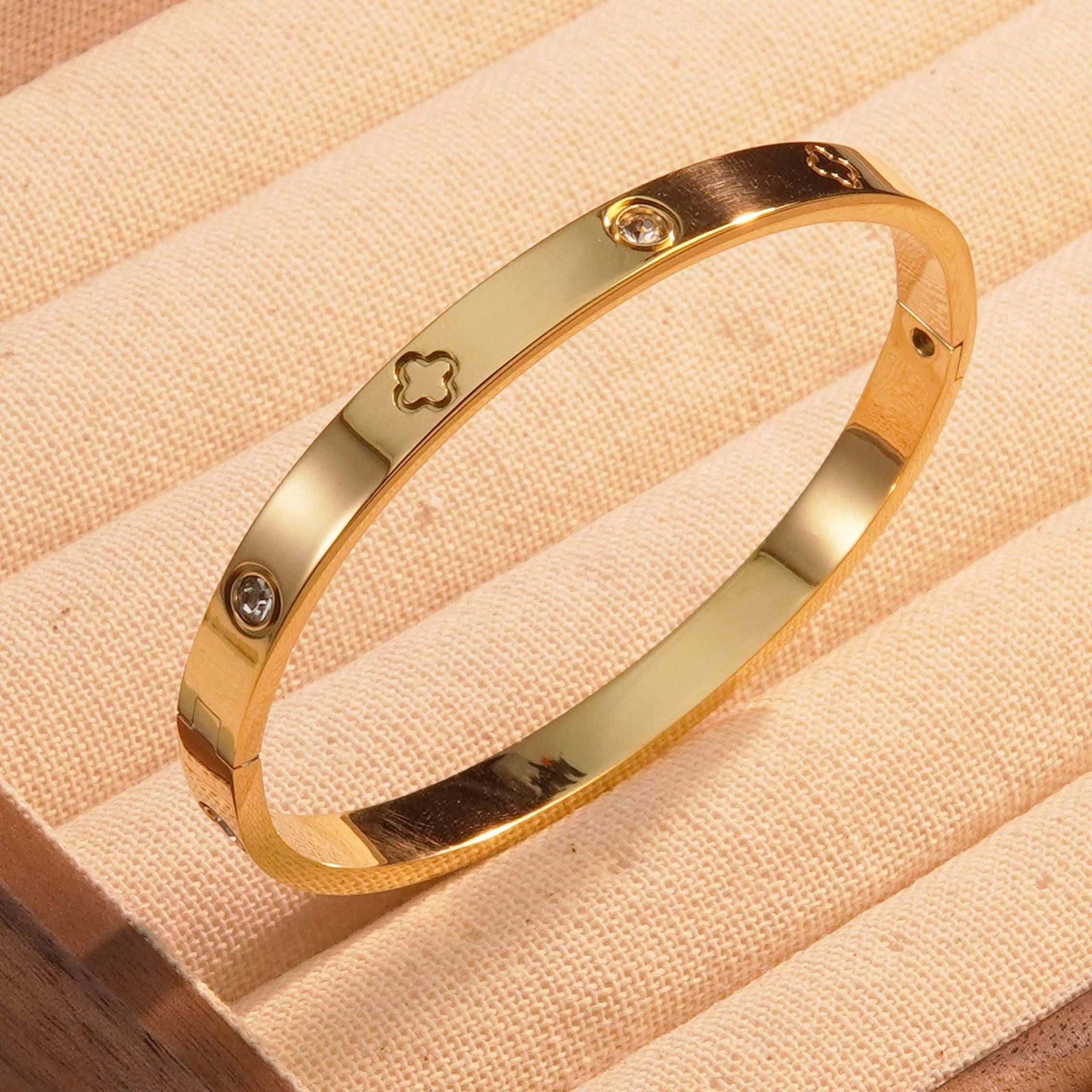 

Htpwe Stainless Steel Four-leaf Clover Nail Set Bracelet Women Plated 18k Gold Couple Holiday Gift Bracelet Queue Daily Zircon золотий