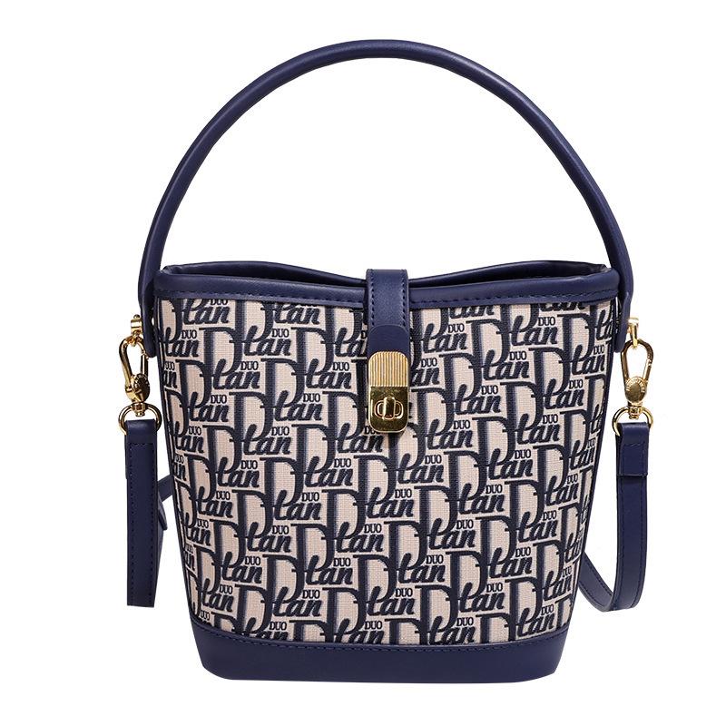 

Сумка-корзина для овощей модная универсальная застежка-пряжка такая же 2025 новый темперамент портативное ведро на одно плечо сумка-мессенджер женская Small синий