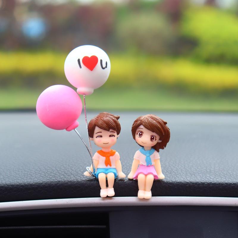 Adorable Kissing Couple Car Ornaments - Cute Interior Decorations for Cars