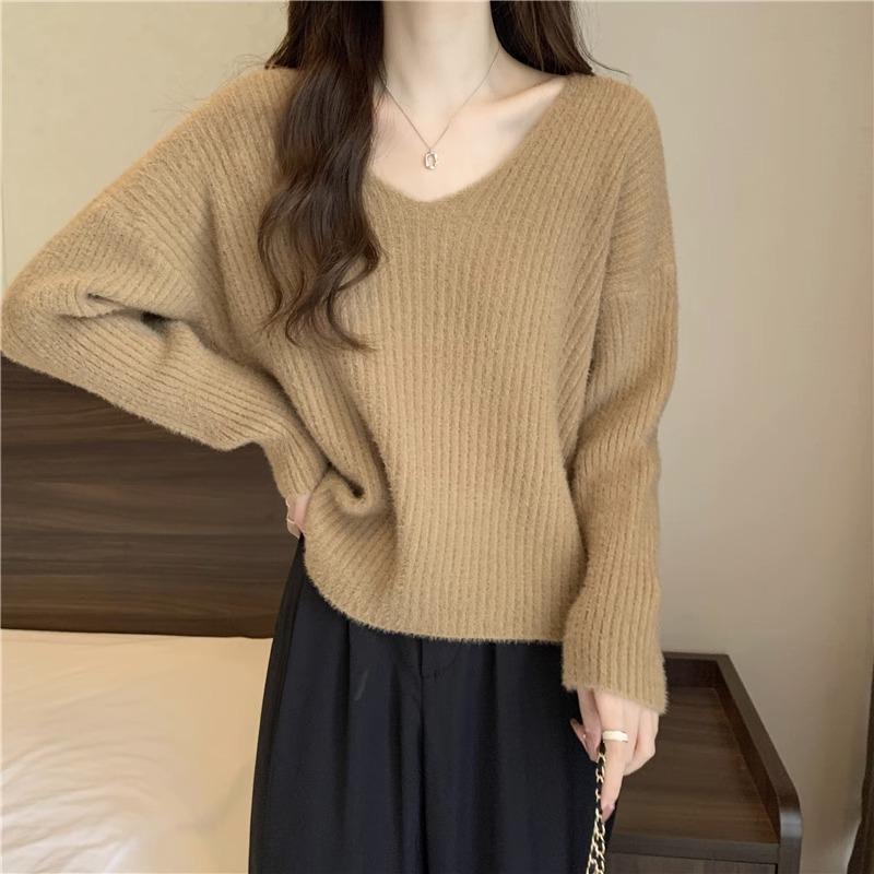 White Women's Retro V-neck Long-sleeve Knit Sweater - Loose, Trendy Autumn/Winter Base Layer