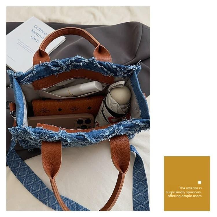 Borsa a tote in denim con bordo grezzo borsa a mano da donna