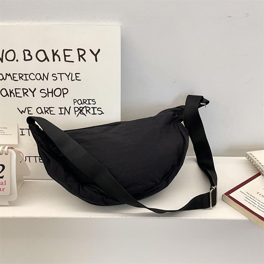 Trendy 1982 Croissant Shoulder Bag - Stylish Women s Crossbody for Students чёрный