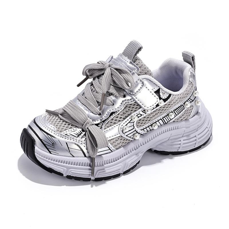 

Girls sports shoes 2025 spring and autumn new breathable mesh children s dad shoes medium and older children s students lightweight casual shoes 31 (inner length about 19.2 cm) чёрный