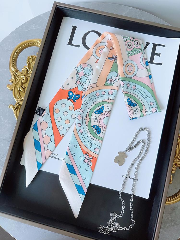 Ozdoba uchwytu torebki w postaci wstążki