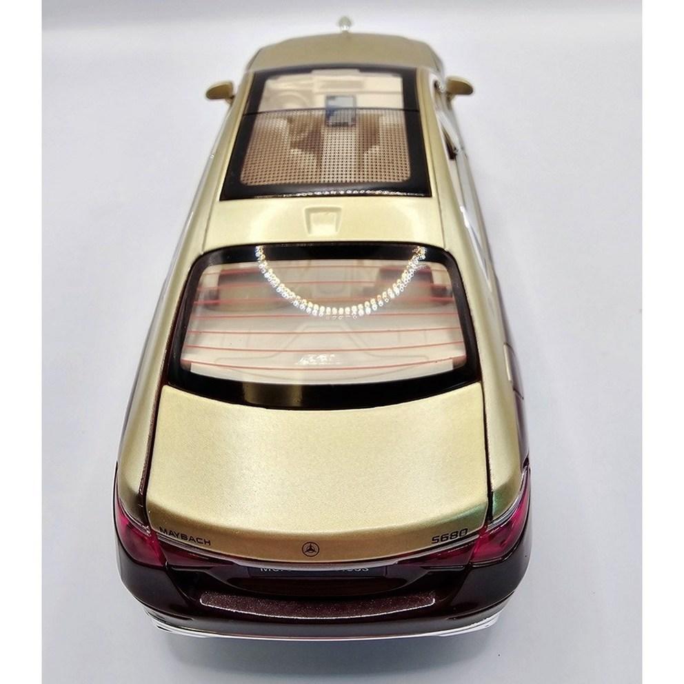 Squisito Modello Diecast Maybach Mercedes-Benz S680 - 1:Replica di Lusso in Scala 1:24, Bicolore Oro e Vino