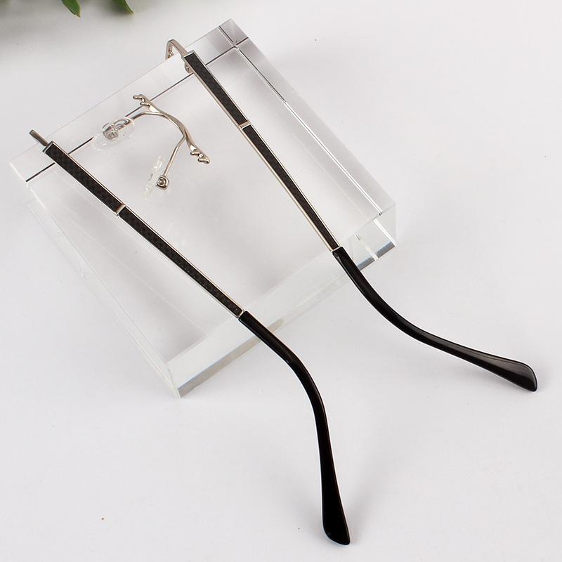 Frameless makeup mirror accessories, including the special mounting screws and center beam for eyewear No screws required Various lens-compatible