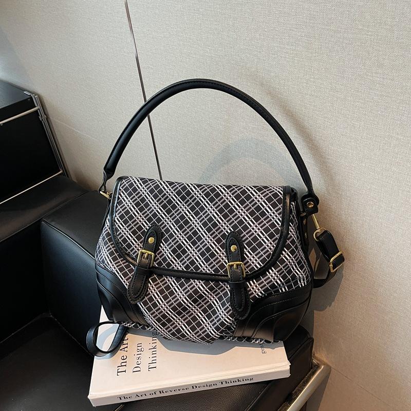 Simple tote niche fashion portable shoulder commuting large capacity new oblique span bag handbag