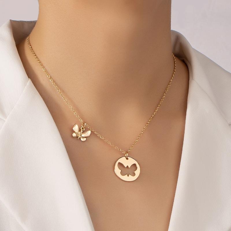 A golden butterfly puzzle hollowed out golden necklace stylish, simple and elegant