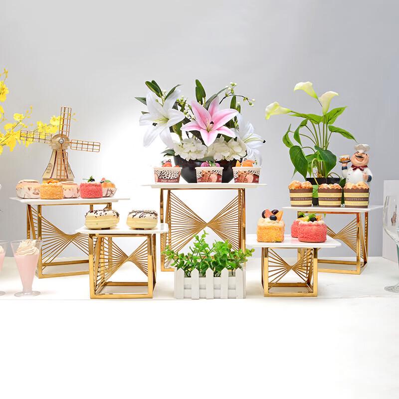 PYTHONIC Golden Spiral Dessert Display Stand