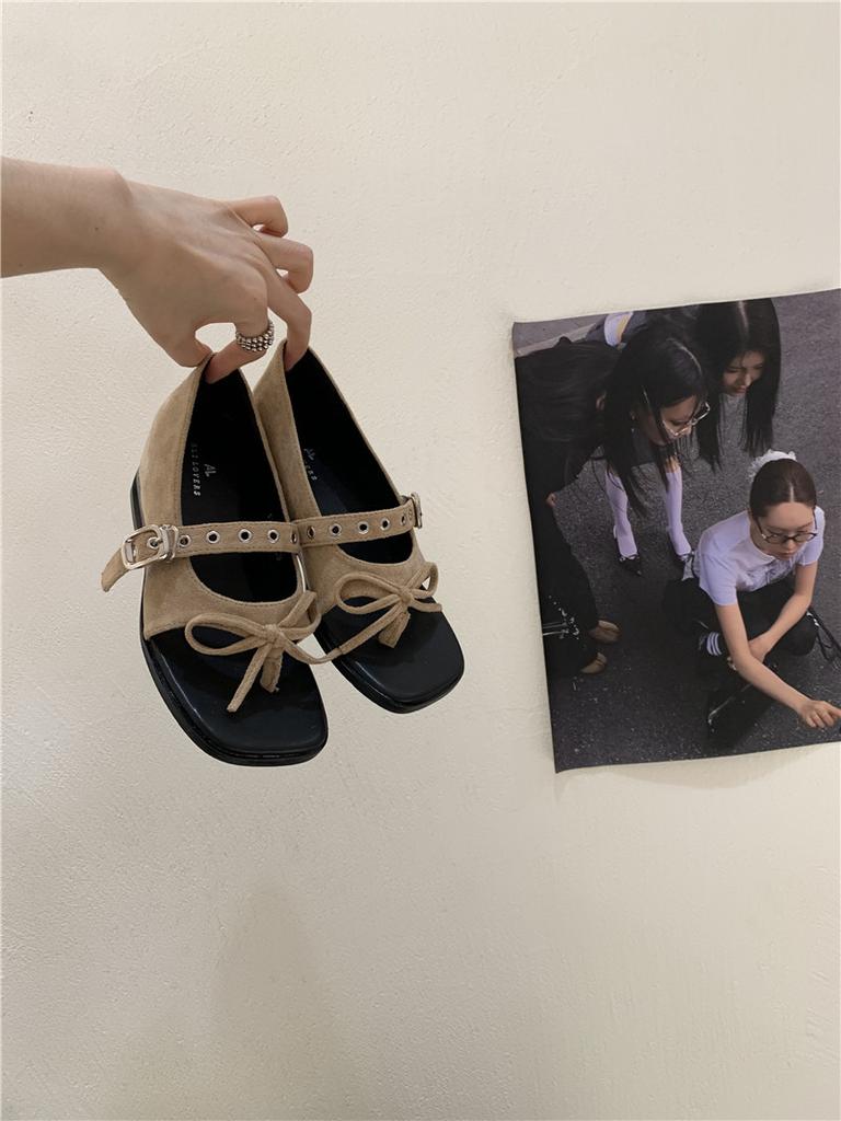 Damen Sommer 2025 neue Design-Sinn Nischen-Taschen-Absatz kneifende Sandalen Damen