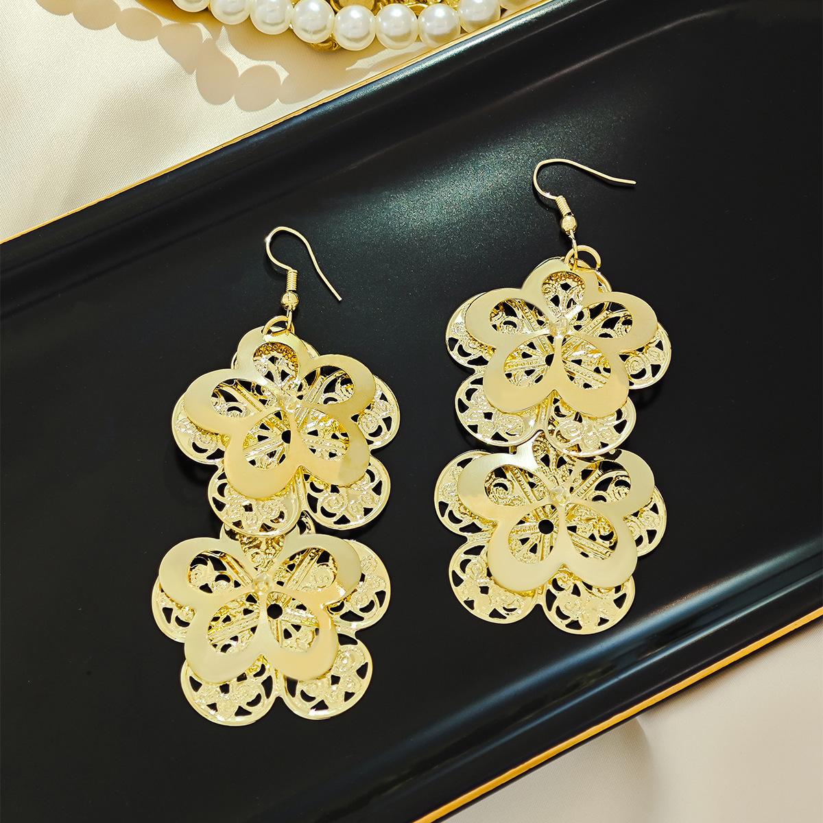 Creative Personalized Flower Earrings, Fashionable Personalized Multi-Layer Metal Wind Simple Hollow Fringed Earrings