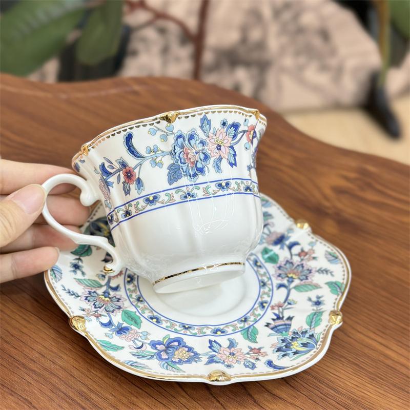 Juego de Taza y Platillo de Café de Porcelana de Hueso Europeo de Alta Gama Cerámica Dorada Juego de Té de la Tarde para Mujeres y Fiestas de Té