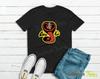 Cobra Kai Karate Kid Inspiriertes Retro Geschenk T-Shirt Unisex S 5XL 100% Baumwolle