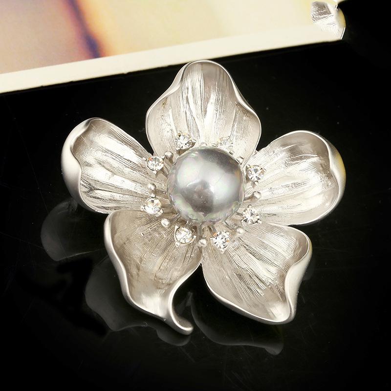 European & American Retro Flower Pearl Brooch Corsage - Stylish Suit Accessory