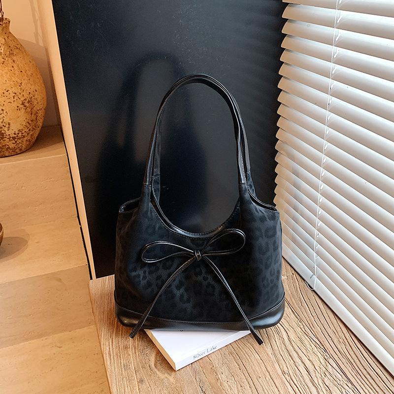 

Fashion single shoulder underarm bag women s new high-end casual commuter bag popular leopard print tote bag чёрный