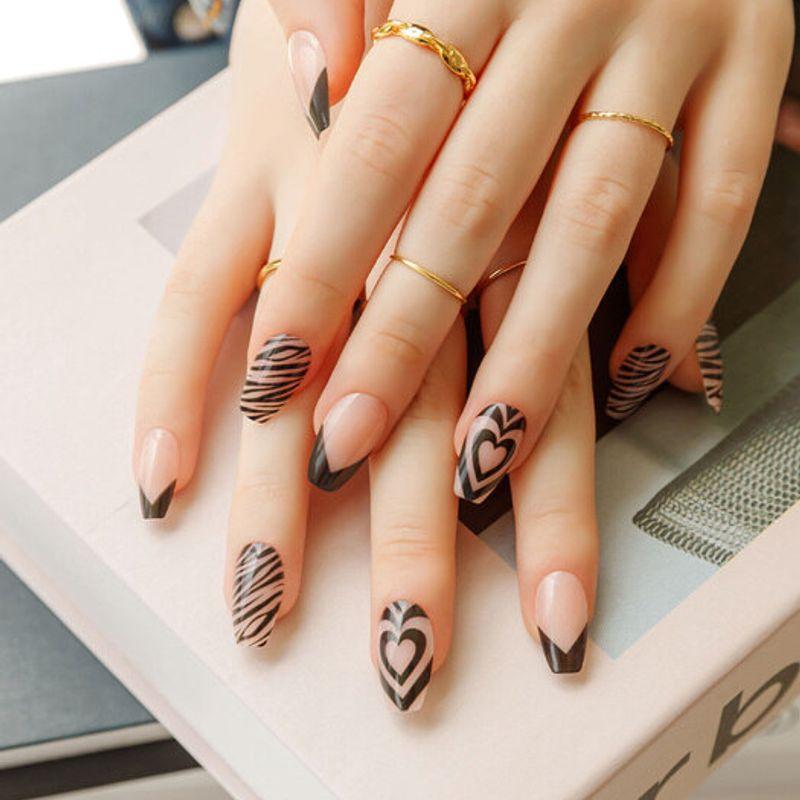 

Многоразовые типсы для ногтей Потрясающая зебра (Гроб)