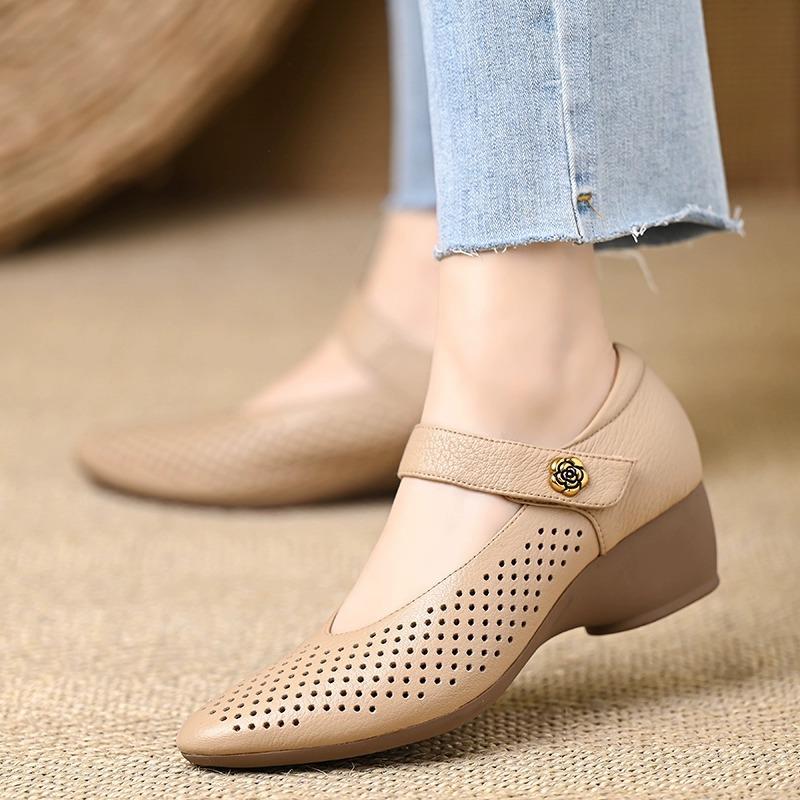 New Chinese casual shallow hole shoes women's 2025 spring and summer new hollow paint ultra soft sole comfortable wedge heel sandals