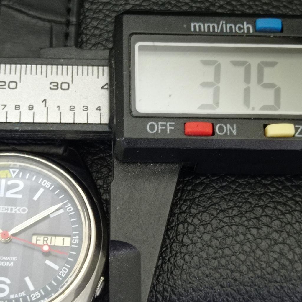 JAPAN VINTAGE SEIKO AUTOMATIC 7009A MENS FERRARI DIAL WATCH a700428-5