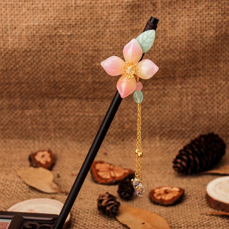 Vintage-Style Ebony Imitation Hairpin with Tassels and Wooden Step-Shaking Design for Hanfu and Ancient Costume Accessories