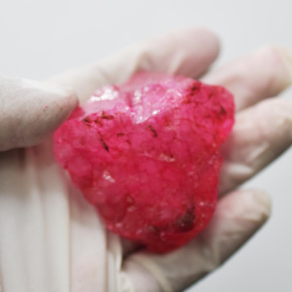 Natural Red Ruby Loose Gemstone Uncut Raw Rough 911.15 ct for Lapidary and Gem Collections
