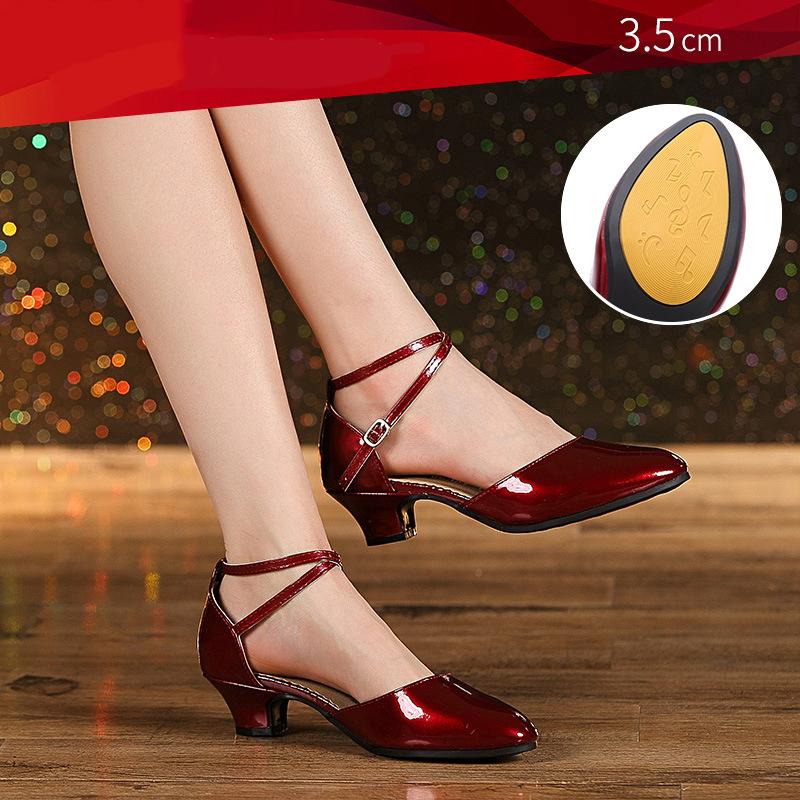 

Женские блестящие кожаные туфли для латинских танцев с закрытым носком, мягкая подошва, современная обувь для сальсы, танго, каблук 3,5 см 40EU/CN41