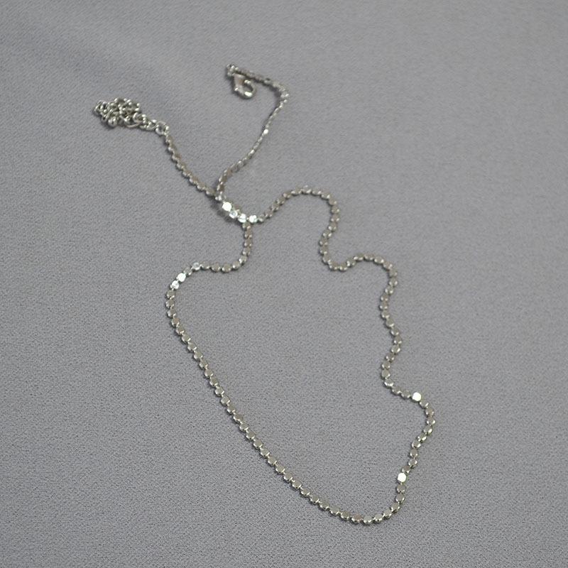 

Элегантное ожерелье-чокер на ключицу из изящных дисков из позолоченной латуни для женщин платиновый