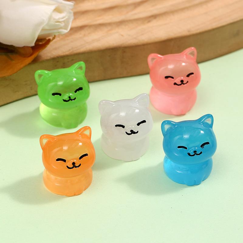 

5PCS Lucky Smiling Face Cat Glow At Night Mini Accessories Luminous Cat Home Decor Bead Decoration Fashion Material Jewelry 20x23mm(5pcs)