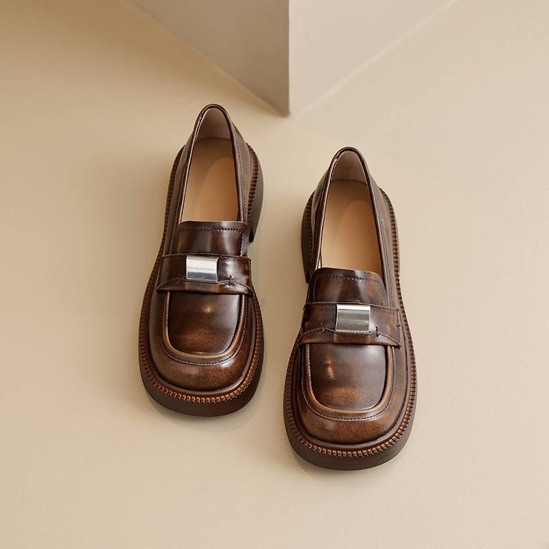 Krazing Pot Piele de vaca Varf rotund Fund gros Pantofi de primavara Brogues Inchideri metalice Platforme Femei Pompi