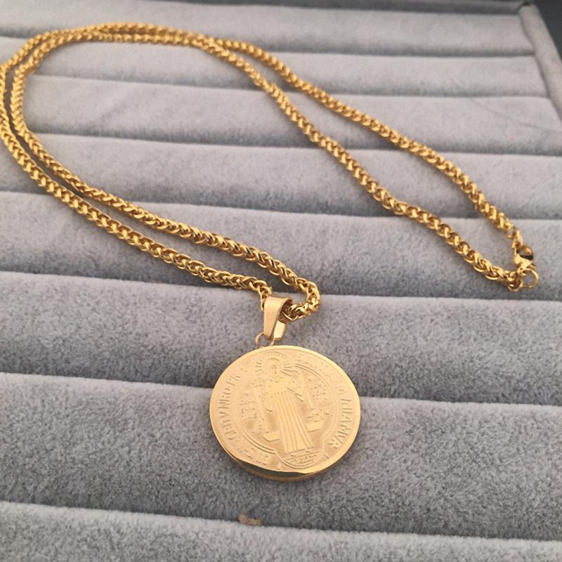 Round Gold Jesus Pendant Necklace 