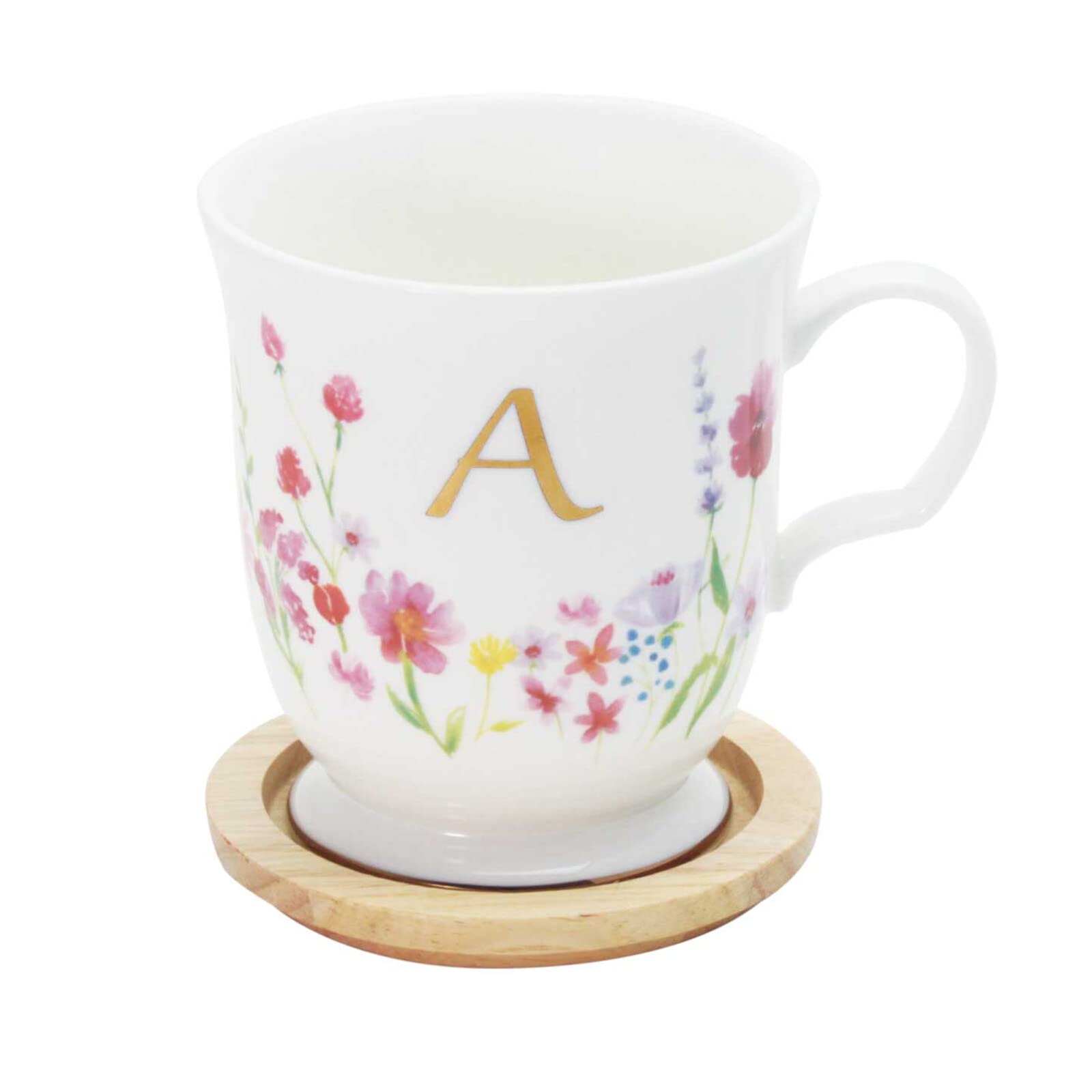 

Эта элегантная кружка объемом 350 мл украшена нежным цветочным узором и золотой инициалью. В комплекте идет подставка, которую можно использовать как крышку или небольшую. Также она поставляется в