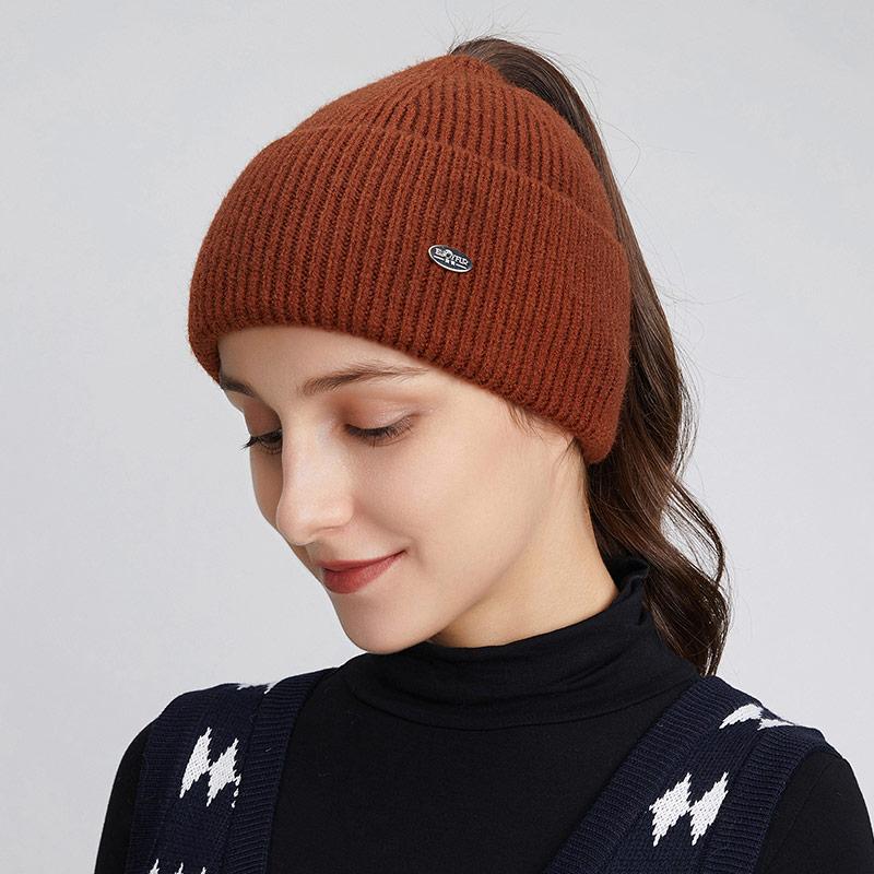 

Женская вязаная шапка с открытыми косами, осенне-зимняя теплая шапка для защиты ушей, женская коса высокий хвост One Size светло-коричневого