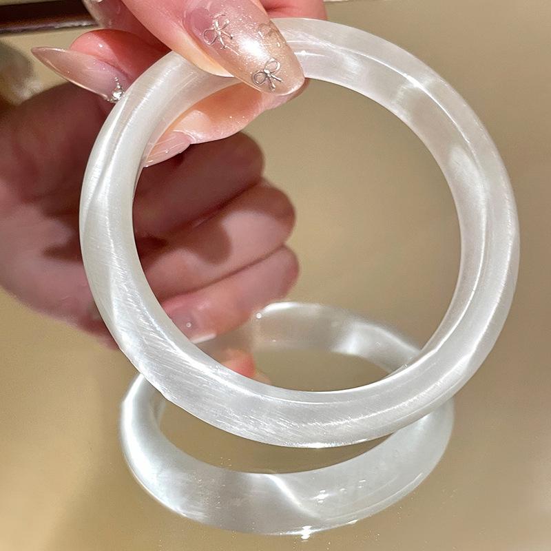 

Геометрический открытый браслет: Роскошный современный браслет с минималистичным шиком