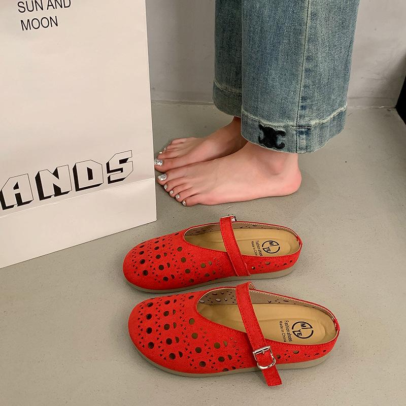 Retro niche design versatile Birkenstock slippers women's single shoes 2025 new stepping on shit soft sole hollow bag head sandals