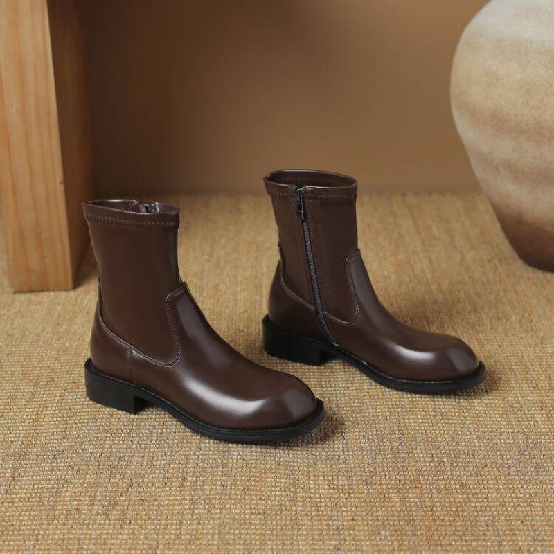 Autumn and winter medium heel large size women's boots non-slip rubber sole zipper medium tube boots women's round head square heel new Martin 