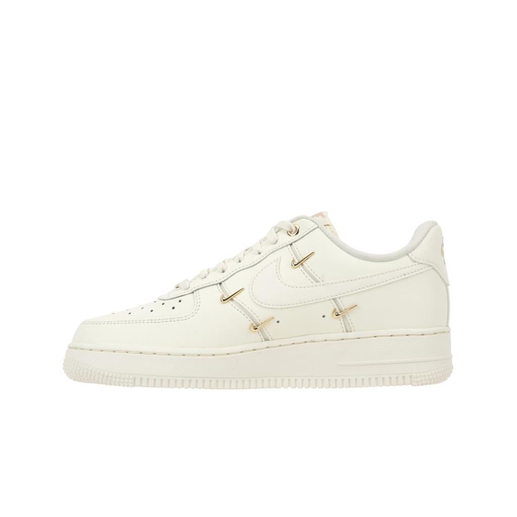 Nike Air Force 1 07 LX Mini Swoosh - מתכתי זהב נשים סניקרס לבן מפרש FV3654-111