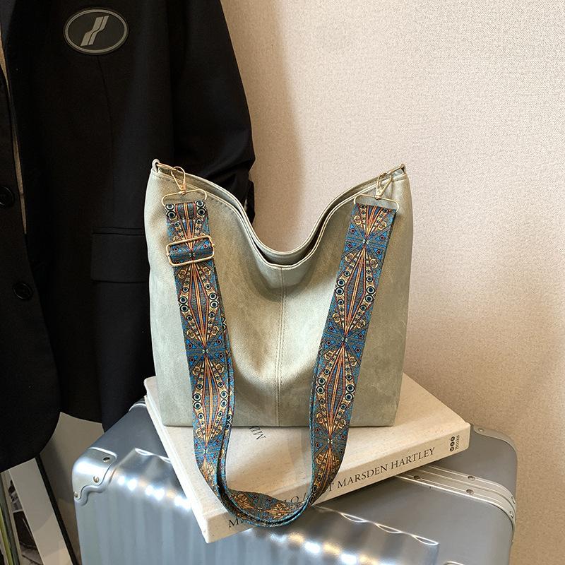 

2025 Autumn Retro Style Crossbody Tote with Wide Strap серый