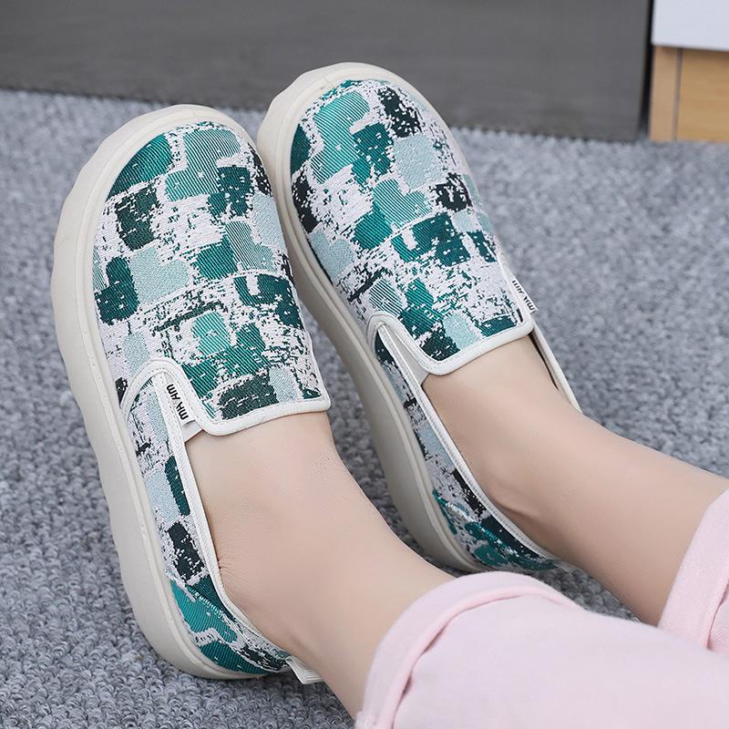 

Shoes women s summer new flat-bottomed comfortable and fashionable breathable thick-soled one-pedal heightening non-slip casual sports shoes 36 зелений