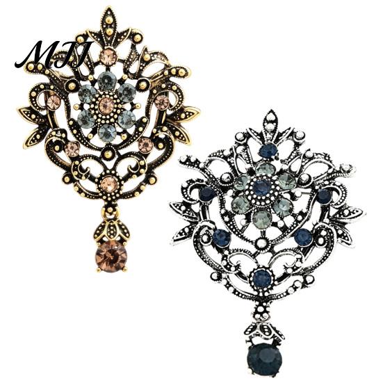 Durable Alloy Jewelry Retro Hollow Brooch for Women, Lapel Pin with Sparkling Women Accessory Rhinestones, Daily Wear Wedding Parties Oxidation