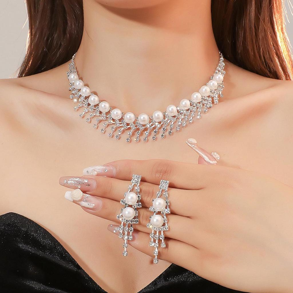 Minimalist Rhinestone Wedding Jewelry Set: European & American Style Necklace and Earrings for Brides