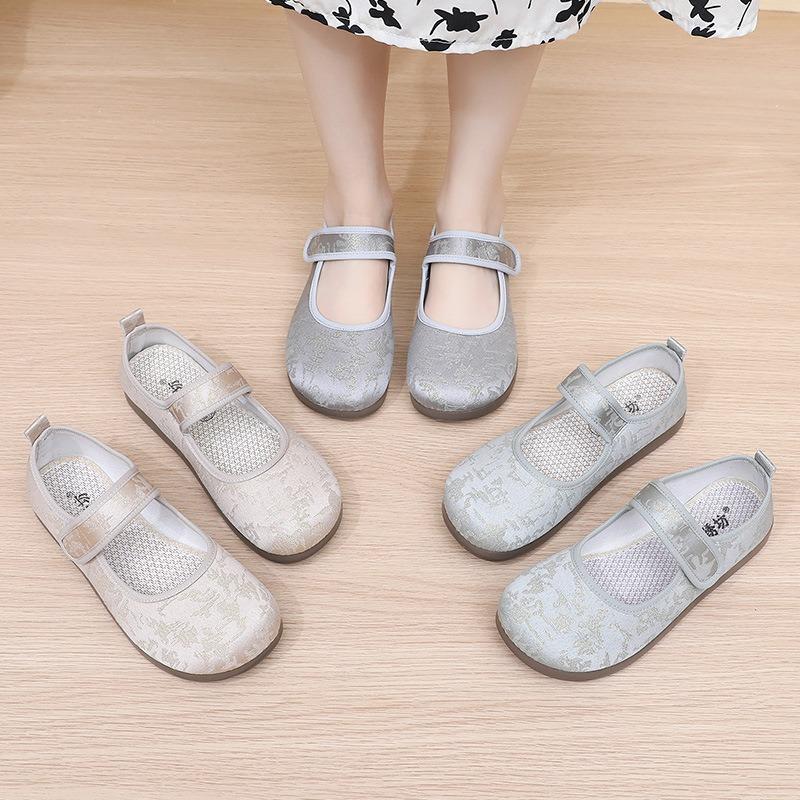 Spring and summer new fashion casual retro embroidered lazy shoes mother shoes breathable non-slip wear-resistant single shoes women