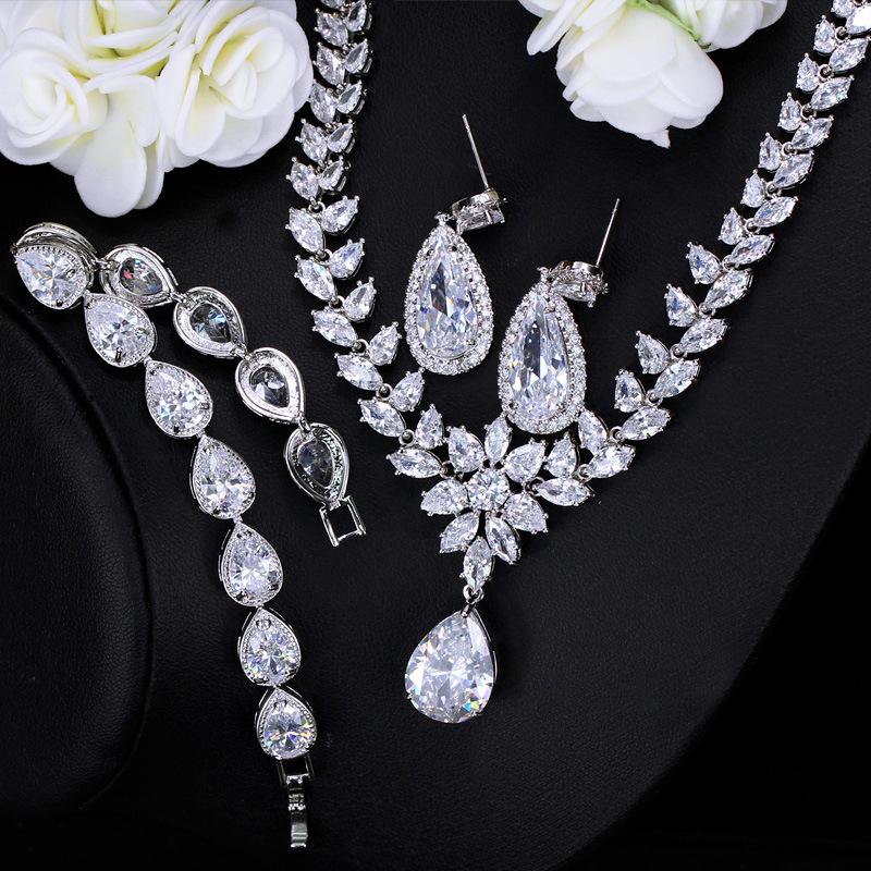 T0122 High-End Zircon Bridal Chain, Earrings, Necklaces, And Jewelry Three-Piece Set, Wedding Dress Accessories.