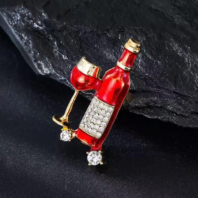 Spilla Strass Bottiglia di Vino e Bicchiere: Spilla in Metallo Versatile per Abbigliamento e Zaini