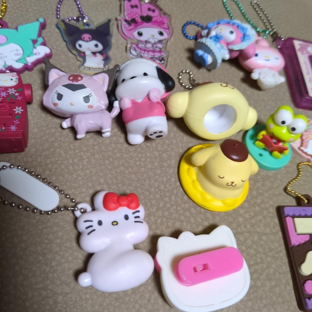 [GEBRAUCHT] Hello Kitty Kuromi My Melody Pompompurin Kiki Lala Maskottchen Acryl Schlüsselanhänger Figur Gacha Bündel Sanrio &
