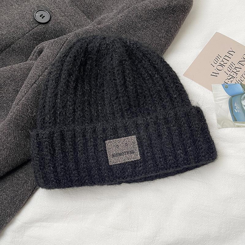 2025 Women's High-Quality Wool Knit Beanie: Autumn & Winter Style with Warm Ear Protection, Fashionable & Versatile for Large Head Circumference