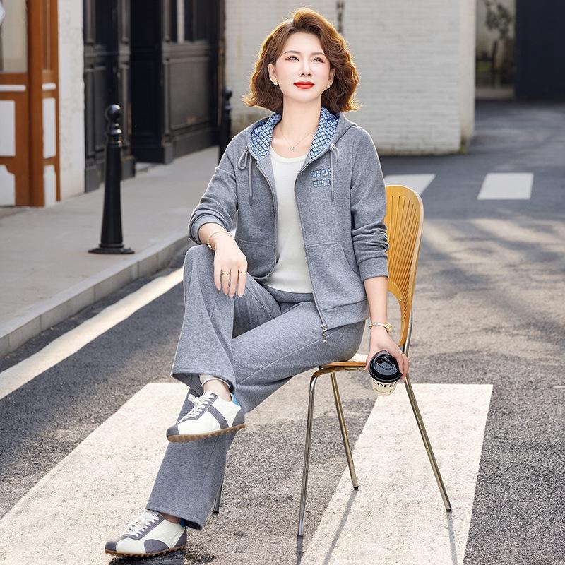 

Mom s Spring Casual Sportswear: 2026 New Style Plus Size Jacket for Middle-Aged & Elderly Women - Age-Reducing Top 4XL (Recommended 135-150 lbs)