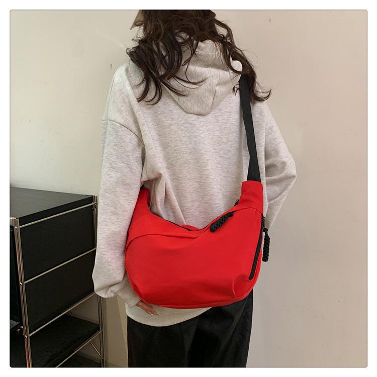 Literarische Nylon-Knödel-Tasche große Kapazität neue Mode Pendler-Umhängetasche trendige einfarbige Schultertasche Damentasche